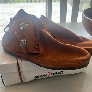 Minnetonka Men's Brown Moccasin Shoes